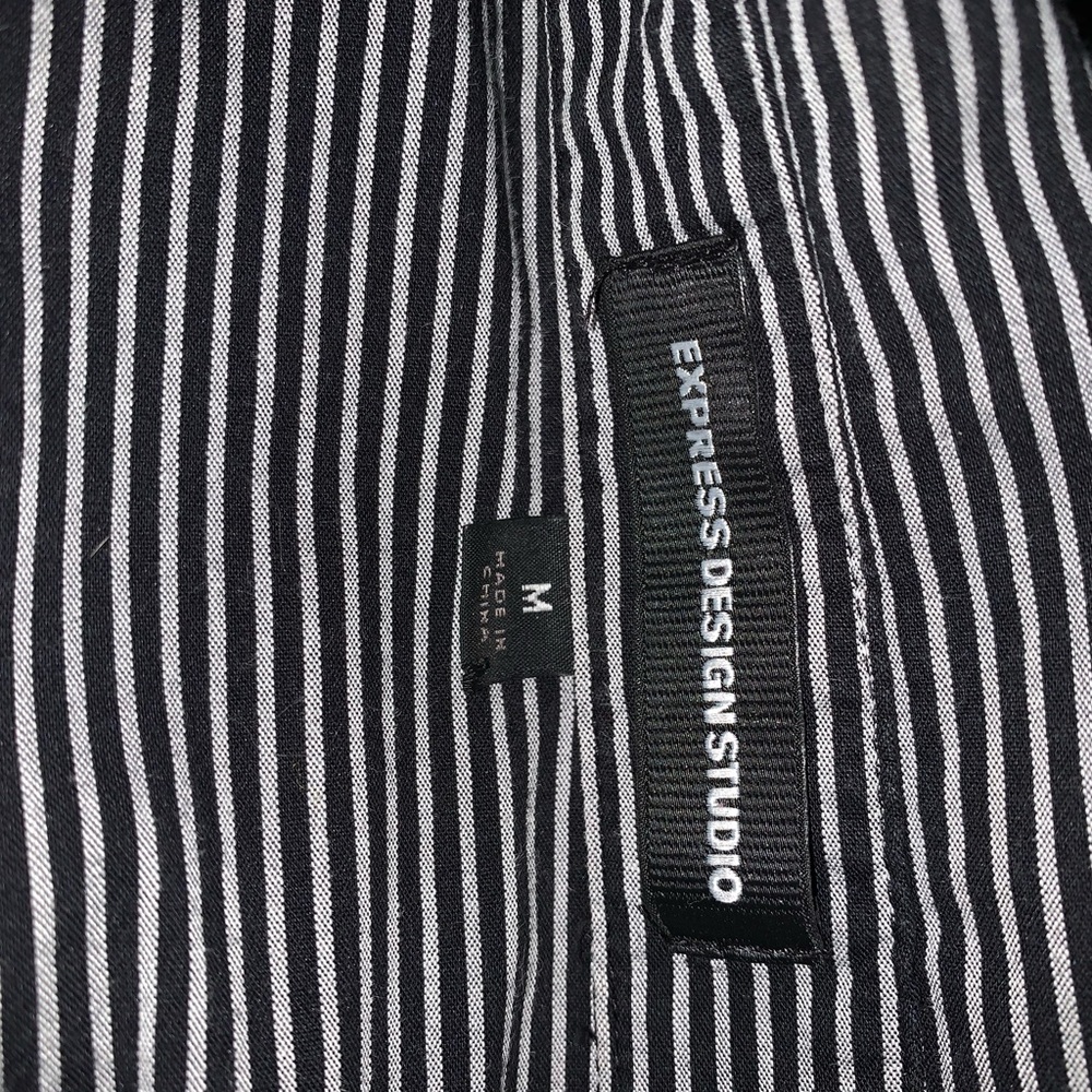 Cute black and white striped buisness shirt